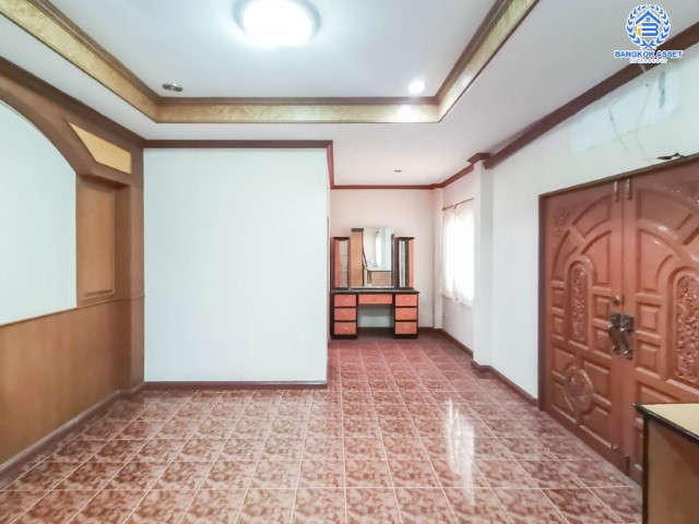 *****บ้านเดี่ยวมือสอง ม.ลลิล กรีนวิลล์ บางบอน3 แบรนด์ ลลิล พร็อพเพอร์ตี้ เนื้อที่ 101.1 ตร.ว. ฟังก์ชัน 4 นอน 3 น้ำ 2 ที่จอดรถ  บนทำเลศักยภาพ เชื่อมต่อถนนหลายเส้น ไม่ว่าจะเป็น  ถนนพระราม2, ถนนเพชรเกษม, ถนนเอกชัย และใกล้จุดขึ้นทางด่วน "พระราม2"